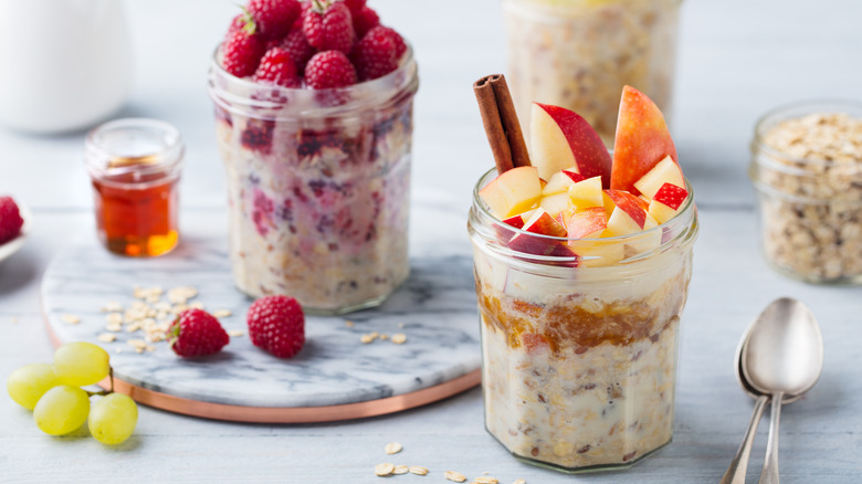 Overnight oats in mason jars 