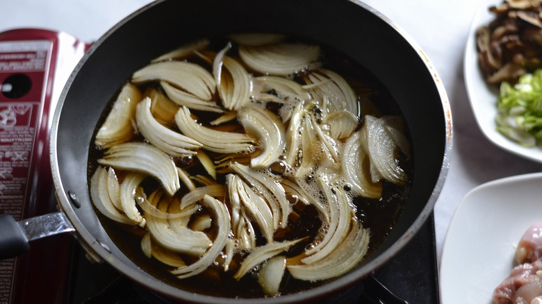 making oyakodon