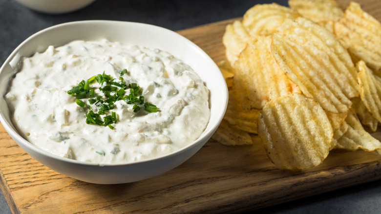 white dip for potato chips