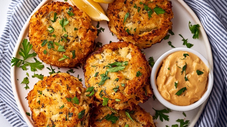 crab cakes with garnish