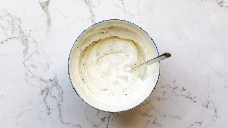 sour cream sauce with dill