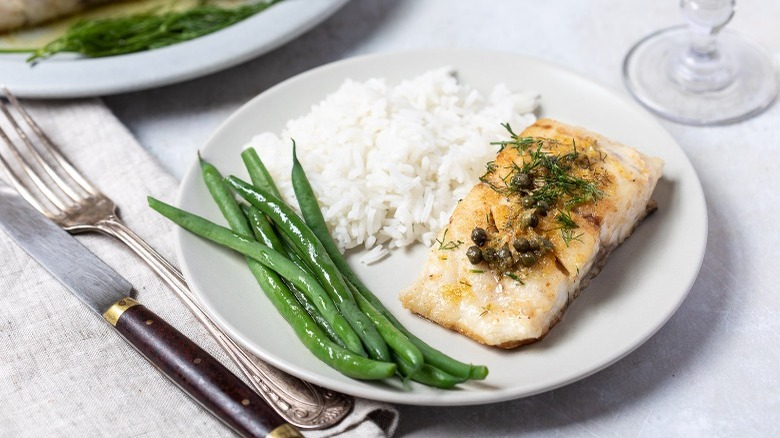 rockfish with rice and green beans