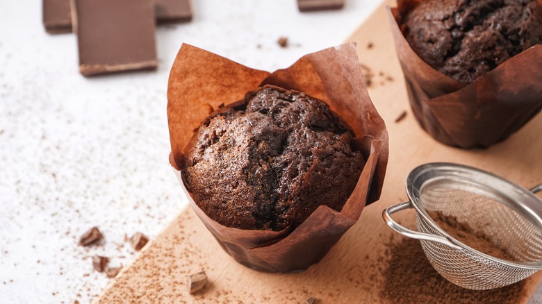 https://www.tastingtable.com/img/gallery/parchment-paper-liners-allow-muffins-to-rise-to-the-occasion/intro-1704206228.jpg