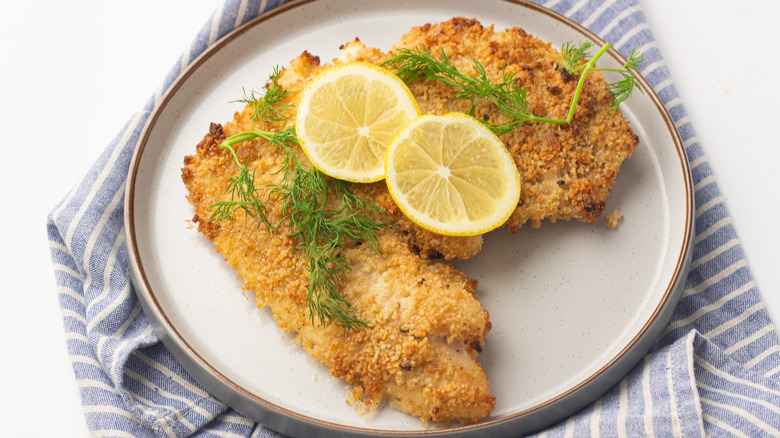 tilapia on plate 