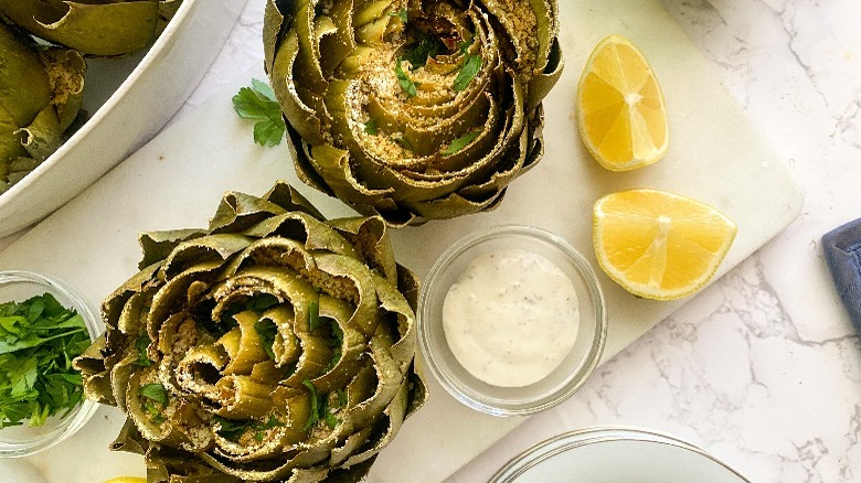 artichokes with dip and lemon