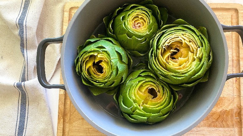 artichokes in pot