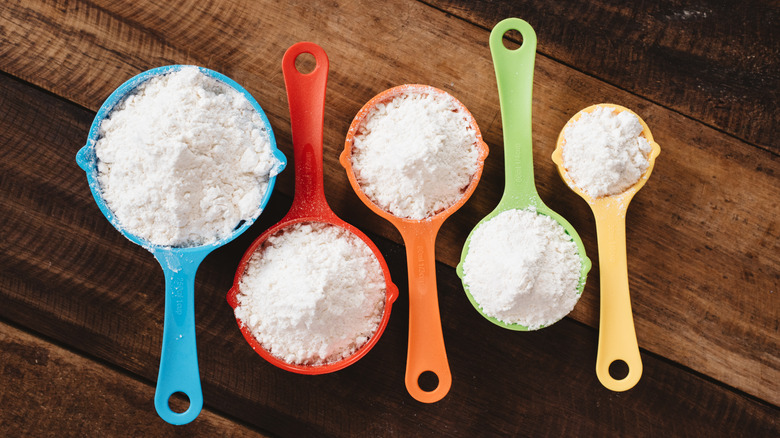 Measuring cups with flour