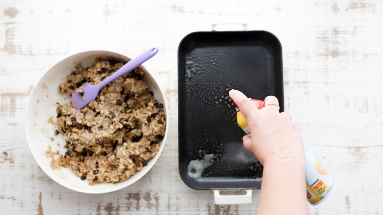 Preparing baking pan with spray