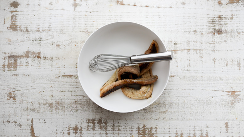 Roasted bananas in bowl