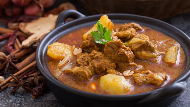 Peanut soup with beef and spices