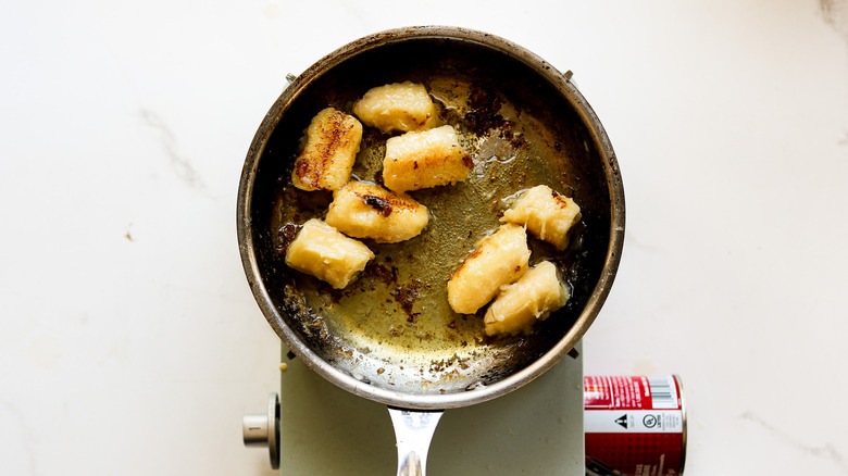 Caramelized bananas in butter