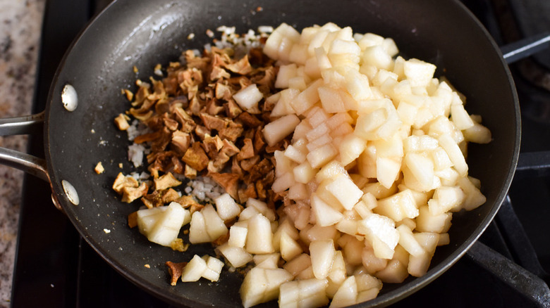 cooking pears in pan