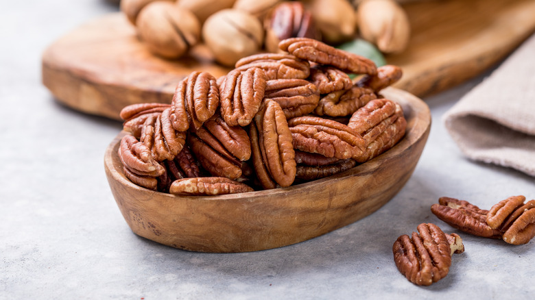 Pecans shelled and unshelled 