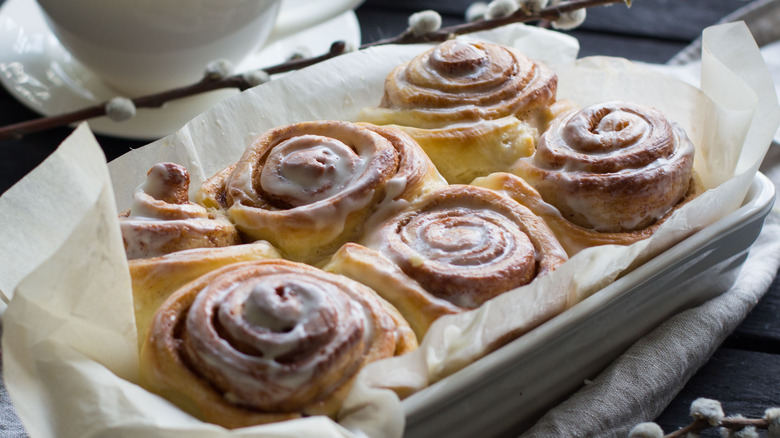 cinnamon rolls with glaze