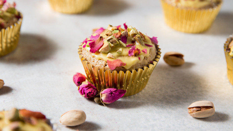 Persian love cupcakes on table