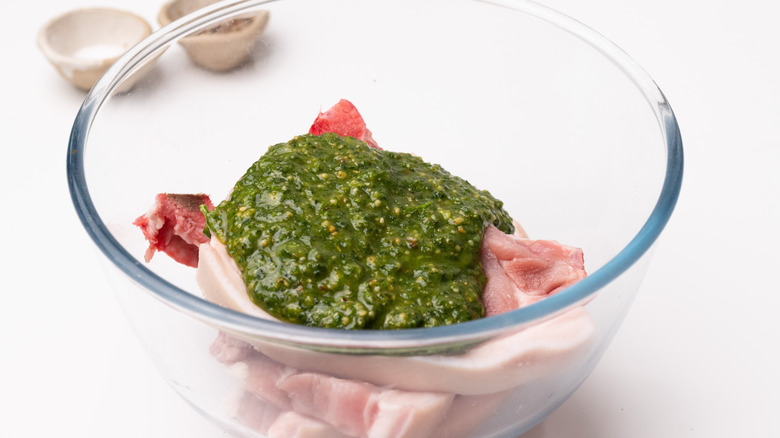 Making pesto marinade 