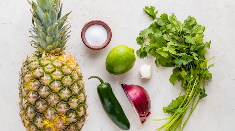 pineapple salsa ingredients 