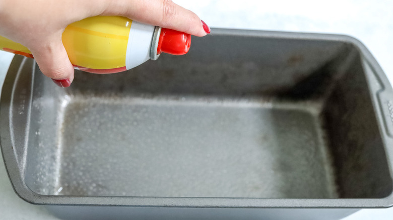 hand spraying loaf pan