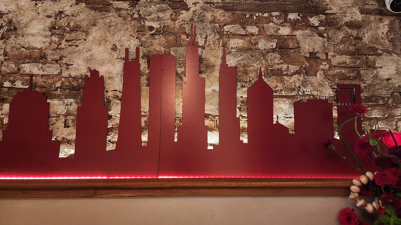 Pizza Hut's Chicago skyline decoration