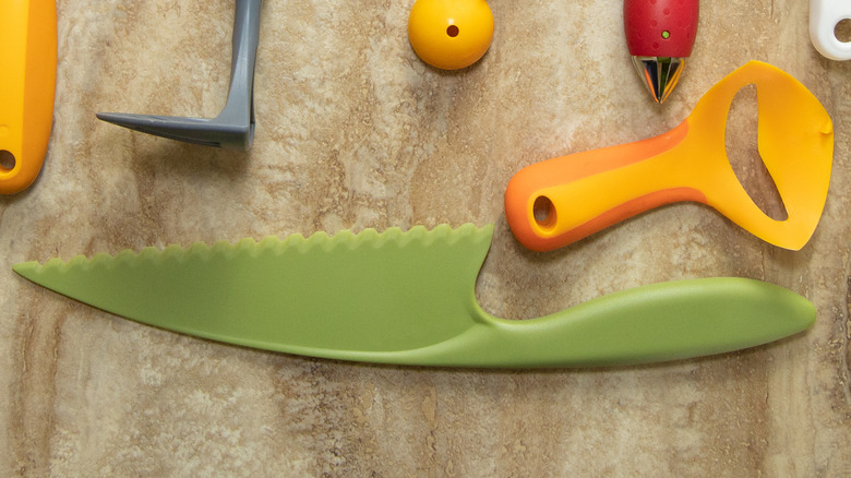 Lettuce knife with other kitchen tools