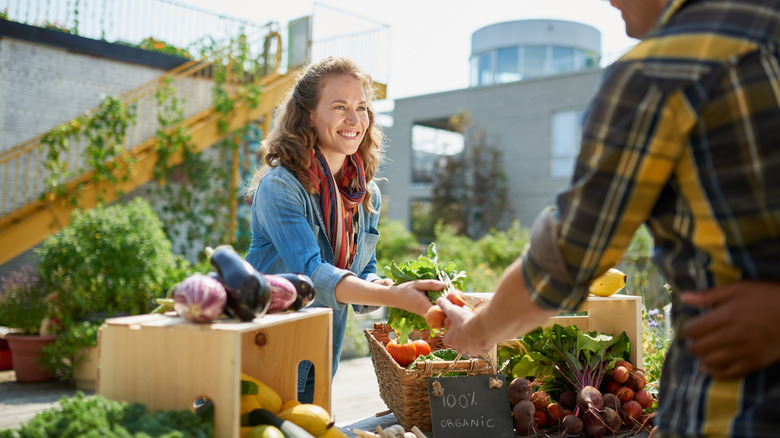 woman working at farmers market