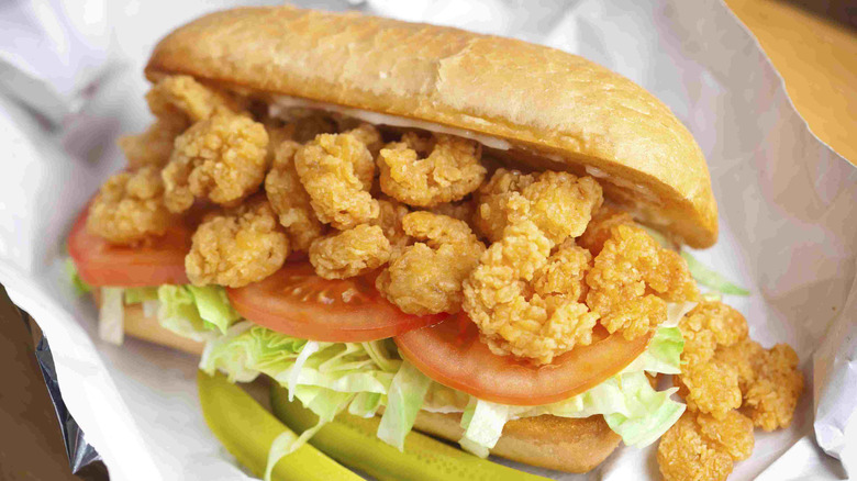 Fried shrimp po'boy 