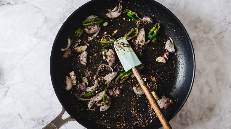 Pan with shallots, chilies and spices