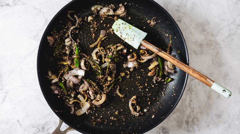 Pan with sauteed shallots, chilies and spices