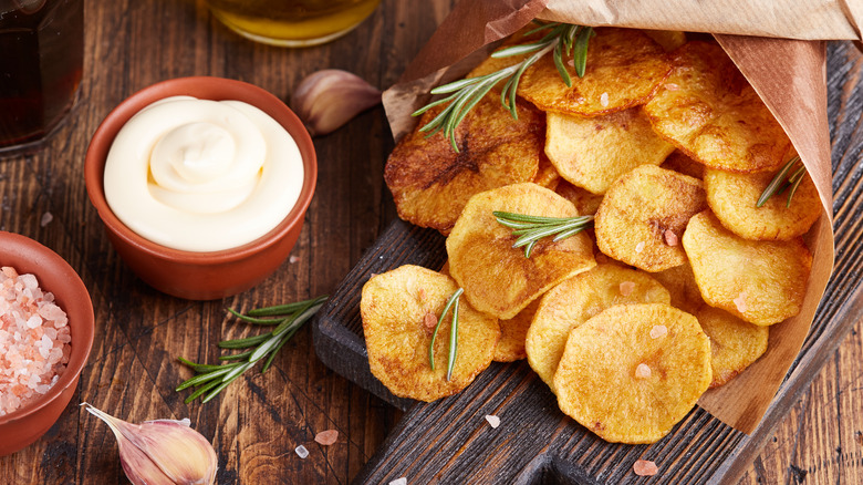 Chips with rosemary and sea salt