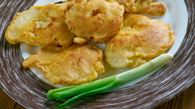 bacalaitos on plate with scallion