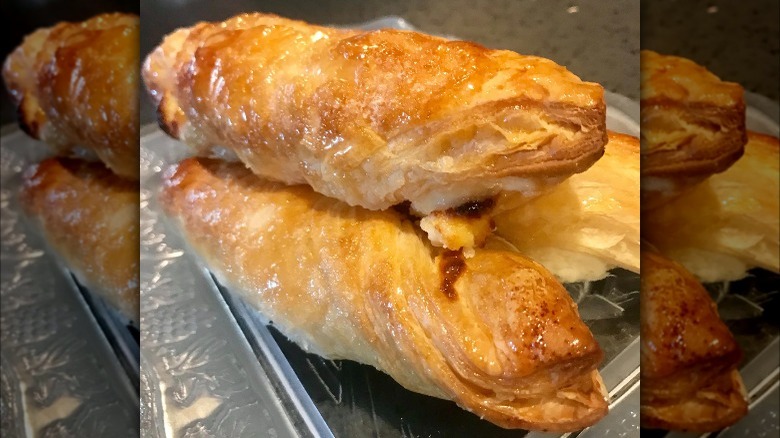 quesitos on glass plate