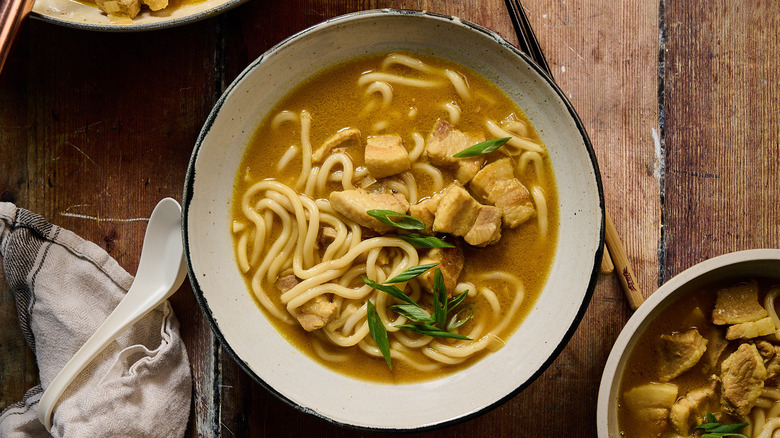 japanese pork curry udon noodles in bowl