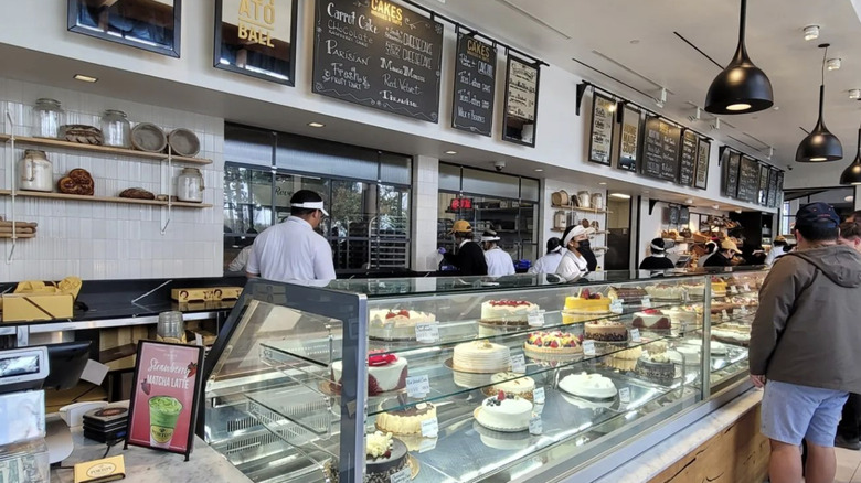 Porto's cafe and bakery counter