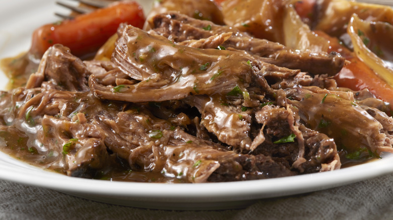 Slow cooker pot roast with veggies