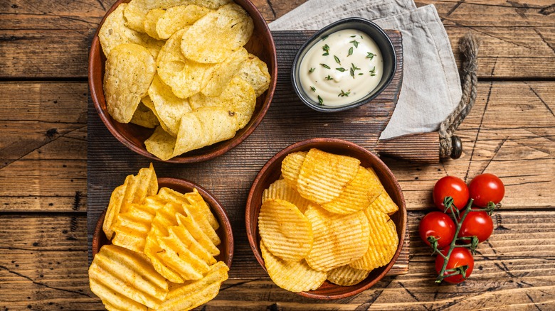 potato chips served in bowls