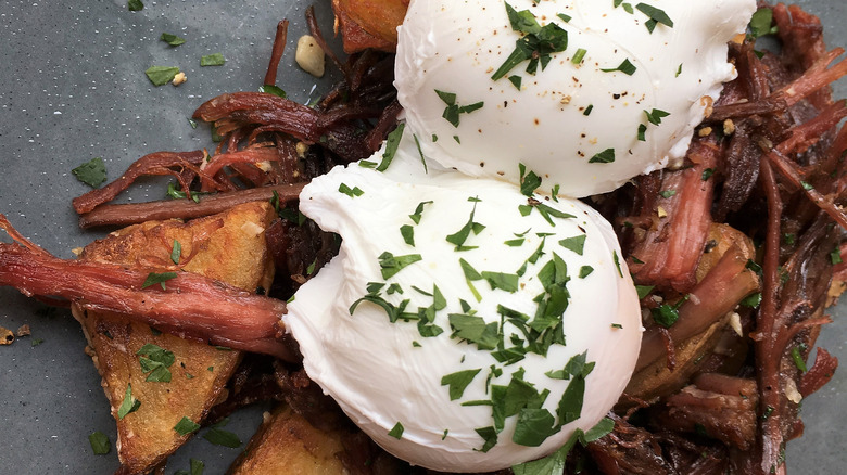 corned beef hash and poached eggs