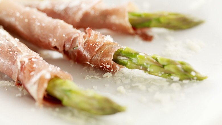 Prosciutto-wrapped asparagus with Parmesan 
