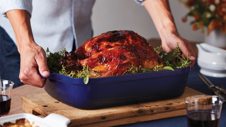 Roasted turkey in bluen Le Creuset stoneware baking dish