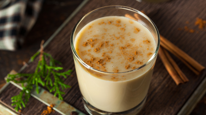 eggnog with cinnamon powder