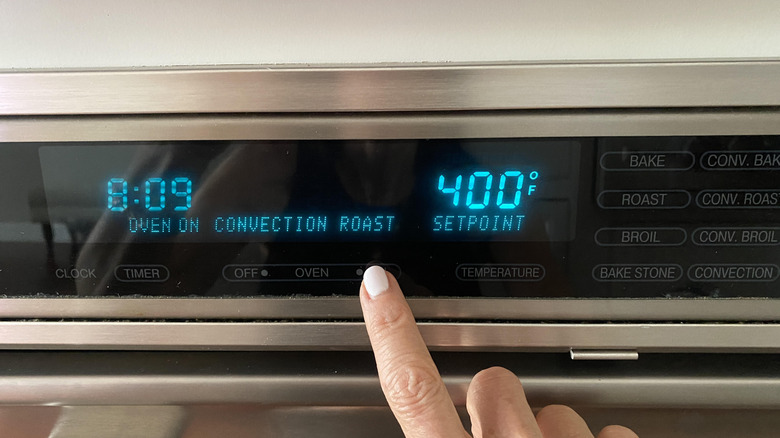 hand setting oven temperature