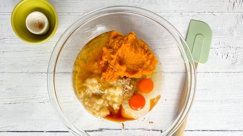 banana pumpkin mixture in bowl