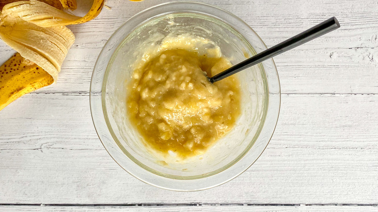 bowl of mashed bananas