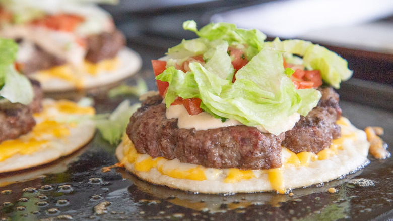 burger with lettuce and tomato