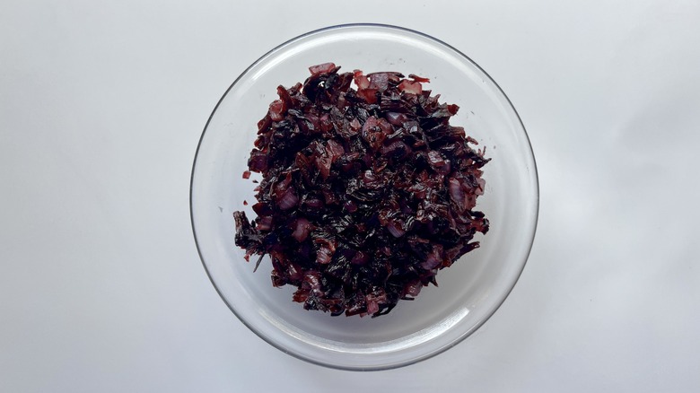 onion hibiscus filling in bowl