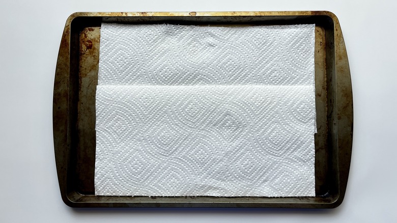 baking sheet with paper towel