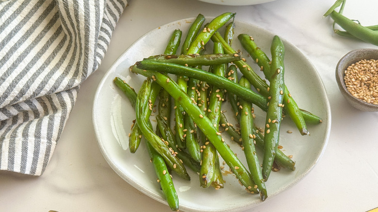 plate of green beans