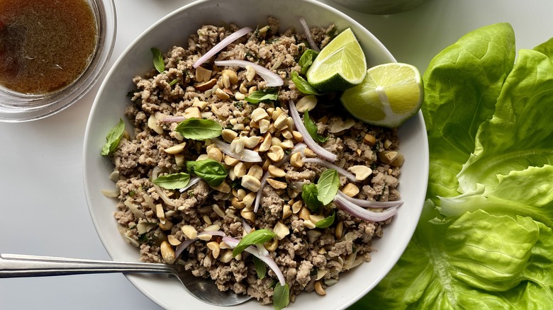 Thai chicken in bowl