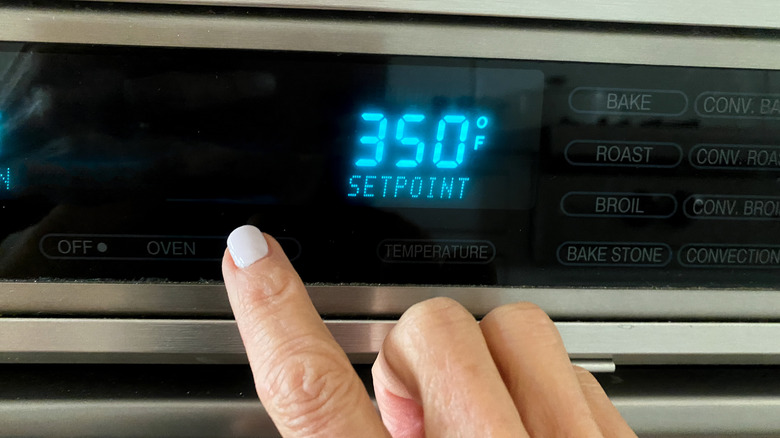 hand setting oven temperature