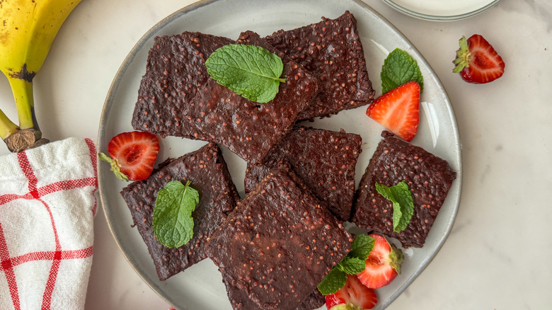 plate with brownies