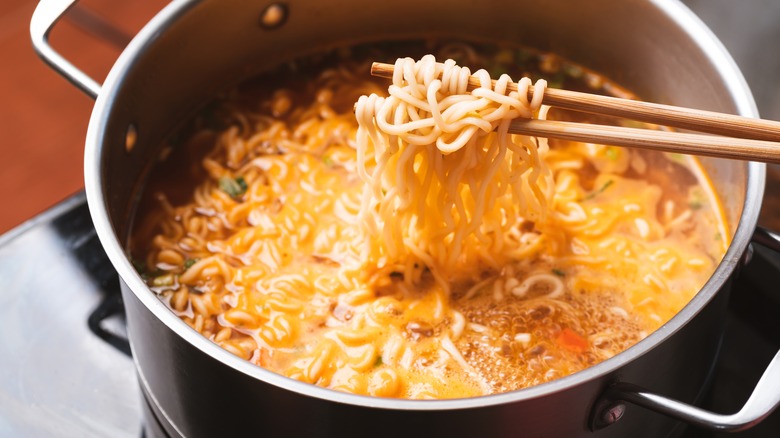 Instant ramen noodles in pot